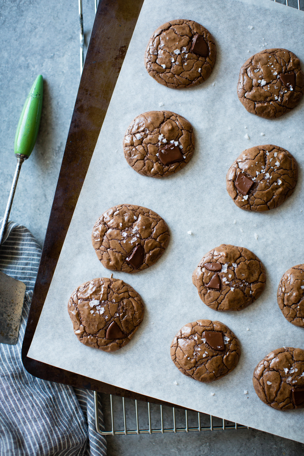 sweetoothgirl:    roasted cherry ice cream sandwiches with salted double chocolate