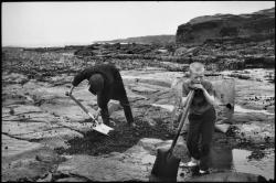  Henri Cartier-Bresson GREAT BRITAIN. Tyne and Wear. Newcastle. 1978. Picking coal. 