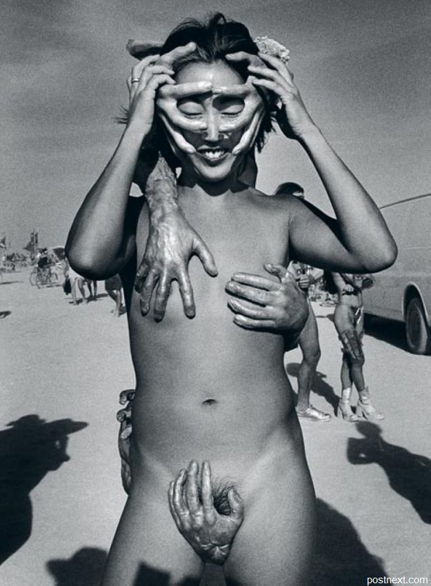 semioticapocalypse:  Cristina García Rodero. Dangerous hands. The «Burning man»