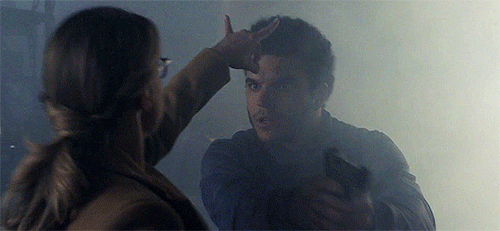 fairyroses:Kara & Brainy in “Bunker Hill” (4.08)