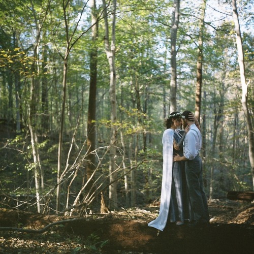 the knotting ceremony (on medium format film) | bride: cam + groom: Cuttlefish | shot by DWLPhoto