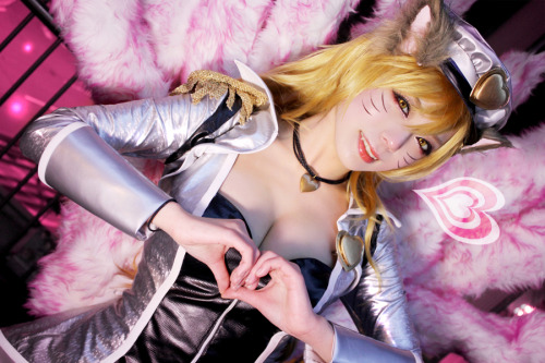 cosplay-fanatic:  Popstar Ahri by Ekiholic Source