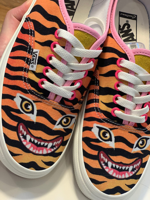 VANS CUSTOMS | ARTIST STACEY ROZICH LA based artist Stacey Rozich recently created some one-of-