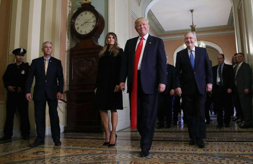 Chops de Trump con la corbata absurdamente larga: el recopilatorio que estabas esperando.