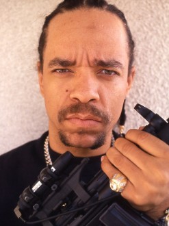 bulletbakas:  cerebralzero:  actual-princess-mikasa:  why are all white guys so defensive over gun control„ like “NO, IT IS OUR CONSTITUTIONAL *RIGHT* TO OWN VERY DANGEROUS WEAPONS FOR NO REASON AT ALL FUCK OBAMA”        According to OP only “white