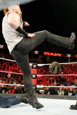 deidrelovessheamus:  Between those jeans