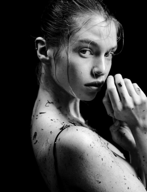 le-monde-sans-couleur: Stella Maxwell for Love Magazine F/W 2015, ph. by Sølve Sundsbø