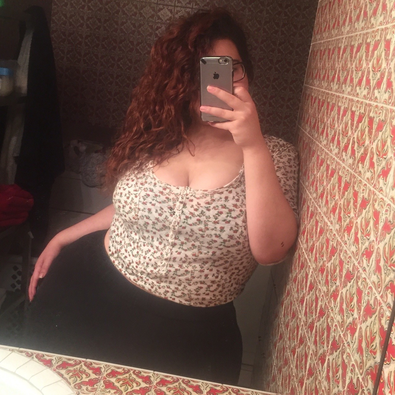 nalgaemoji:  kinda old pero not really