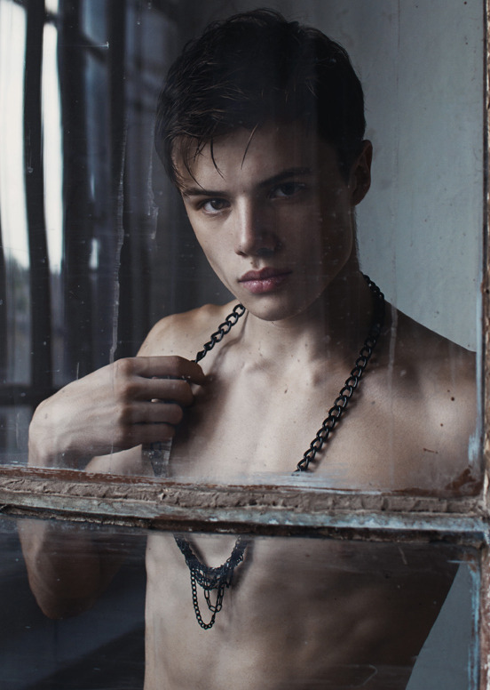 boyrevoir:  Follow for more cute, hot &amp; sexy boys (http://boyrevoir.tumblr.com/)