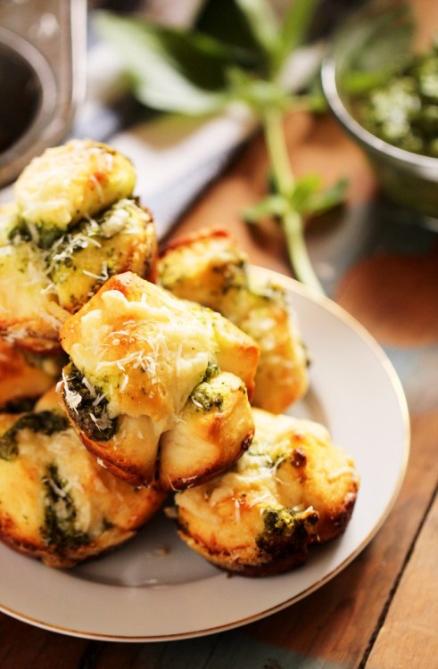 foodffs: Cheesy Pesto Garlic Monkey Bread Rolls Really nice recipes. Every hour. Show me what you 