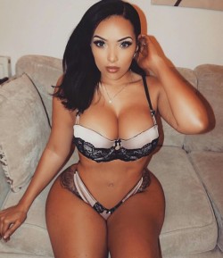 thicksexyasswomen:  blackrosemafia:  Mafioso  Nice 