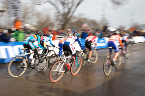 dangerousnet: The start of the Elite Women race at the 2013 CX World Championships.