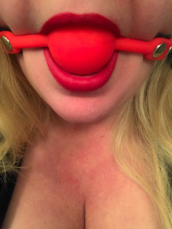 stacismom69: A Monday night boost to those who like to see me gagged. 