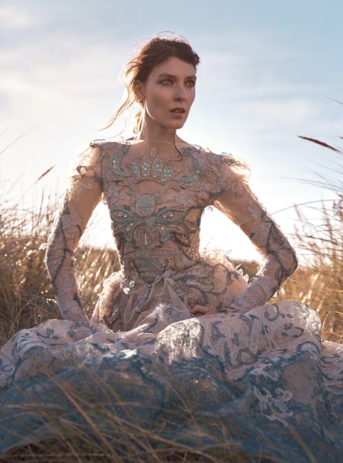 fashionalistick:TWELFTH NIGHTKati Nescher by Richard PhibbsHARPER’S BAZAAR UK January 2019(1) Iris v