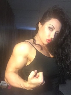 pussyconnoisseur6996:  Freaky Muscle Chick