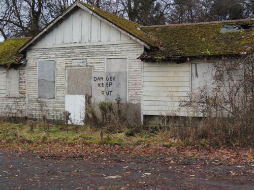 razairazerci:  Bangour Village Hospital — Nov 27, 2013 Due to it’s size, we weren’t able to get around the entire place, and will most likely have to go back to investigate more at a later date. Anyway, everywhere was boarded up and so we couldn’t
