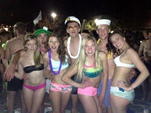 ab-ee-blog:CSU undie run!