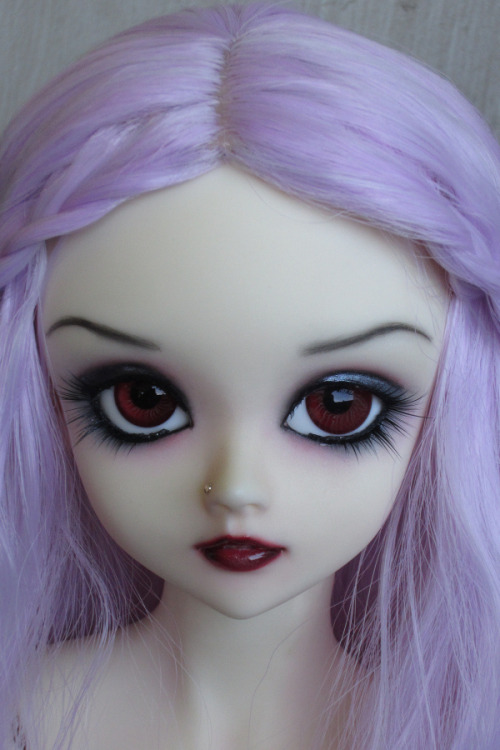 Yes, this is how she is supposed to look.Reyna [Volks, F-05]