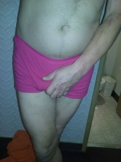 malewettingboxers:wetting in pink panties