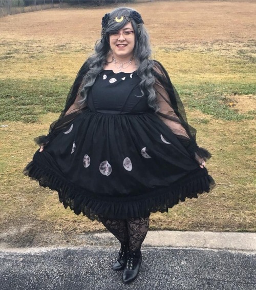 baiser-de-mort: It’s been a long time since I’ve posted photos of myself on here, so her