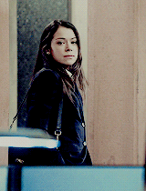 cosimas:  favorite sarah as beth outfits 