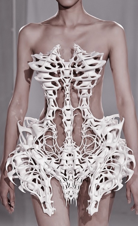 themiseducationofb: People will stare. Make it worth their while → Iris Van Herpen Haute Couture | F