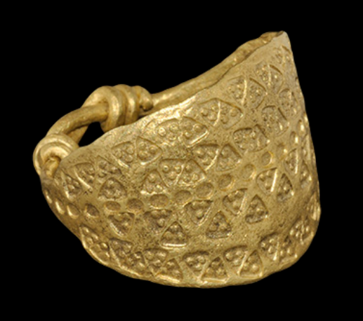 archaicwonder:  Viking Gold Ring with Stamped Triangles, 9th-11th Century AD