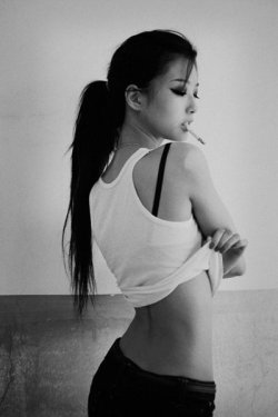 fuckyeasexyasians:  Smokin’ hot! ►Fuck Yea◄