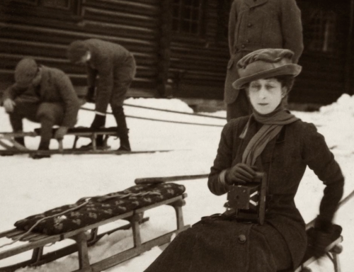 A glimpse into Queen Maud’s winter sport attiresRow 1: January/February 1907. A very early skiing ou