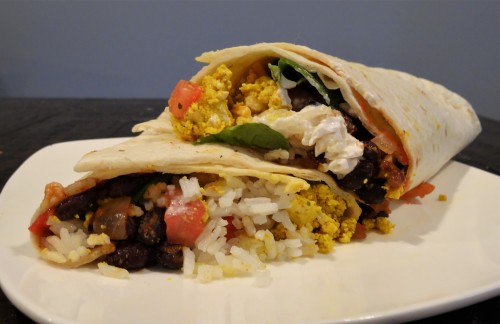 vegan breakfast burrito with black beans, rice, and “egg”recipe under the cut!makes