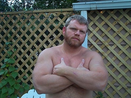 cigarpervdad:  thebigbearcave:  raw, red and rough   S