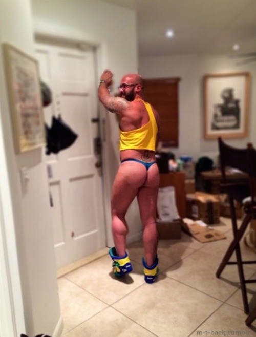 m-t-back:  thongguy2M-T-Back
