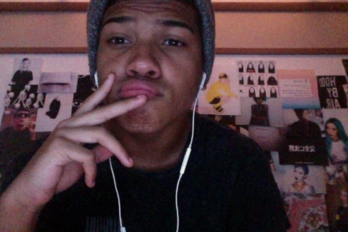 blavkoceans:Happy black out !!!