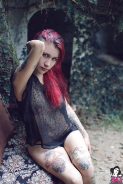 Sglovexxx:  Ellys Suicide In Fairies Wear Boots