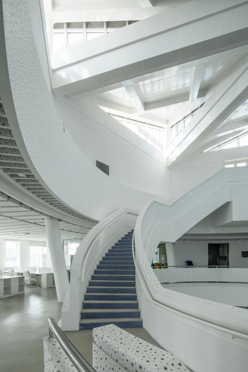 archatlas:  Nanjing Green Light HouseArchiland International would all like to produce more ‘green’ buildings with lower energy consumption or low carbon emission.. The challenge is at the same time to make this necessary new buildings even more