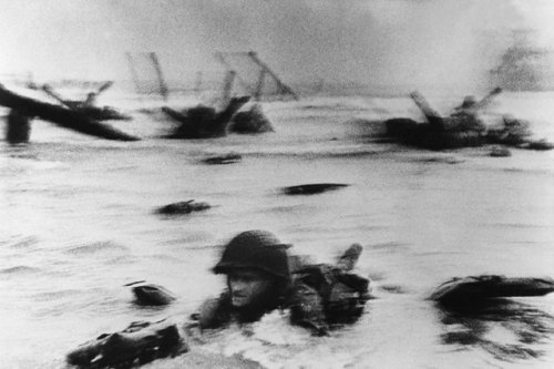 historicpicturess:  Robert Capa: Omaha beach, 1944. This blurred picture of this great photogra