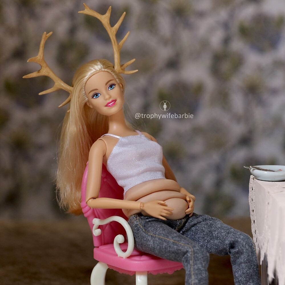 redmachasacorns: x-heesy: https://www.instagram.com/trophywifebarbie Hahaha… but