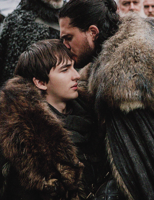 midqueenally:Jon reunites with Bran &amp; Arya, season 8 episode 1