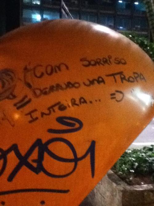 neuroticofwar:  Com sorriso derrubo uma tropa inteira. 