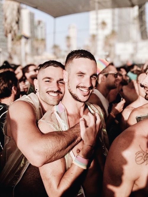 luz-natural:  @_pierreamour_ @ramonbroza by @eli_ran