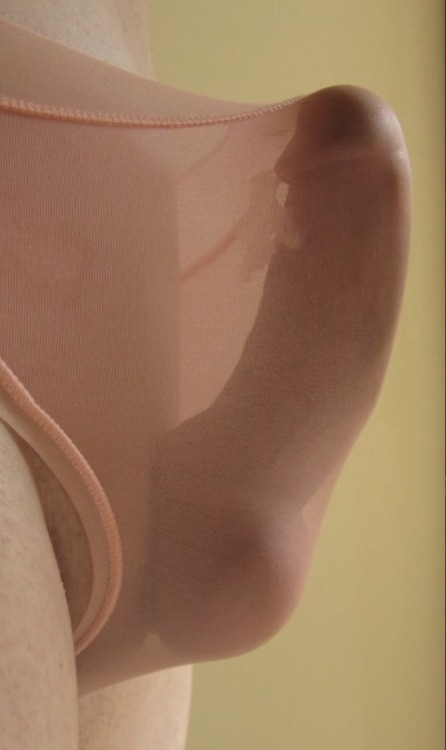 panty-bulge:  All the most delicious bulges at panty-bulge.tumblr.com/