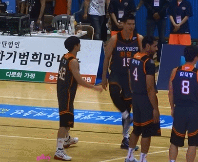 fukumin99:  150718 Tiny Minho (´艸｀*)♡~ Hope Basketball All Star 2015 with SMTOWN ~cr : atermis49