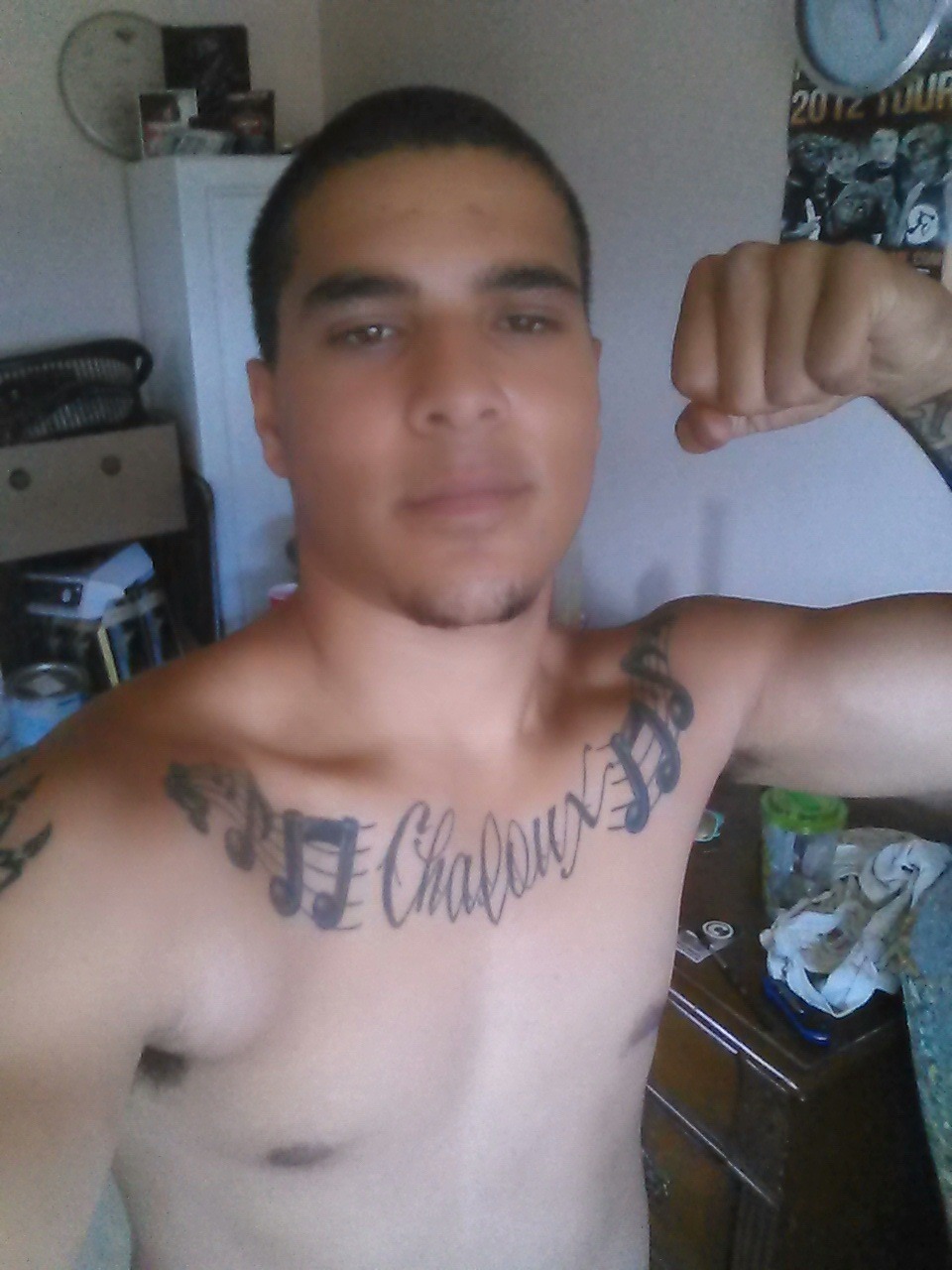 sextinguys:  collegeguykingdom:  Instagram trick…musical notes  He is such a stud!