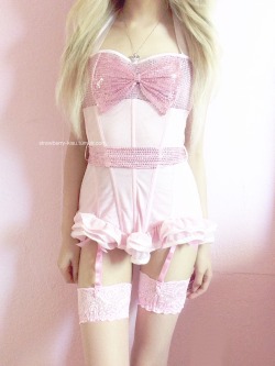 strawberry-kisu:  Little pink princess   ʚ♡ɞ message me to buy my private snapchat for more   {{please do not remove caption}} 