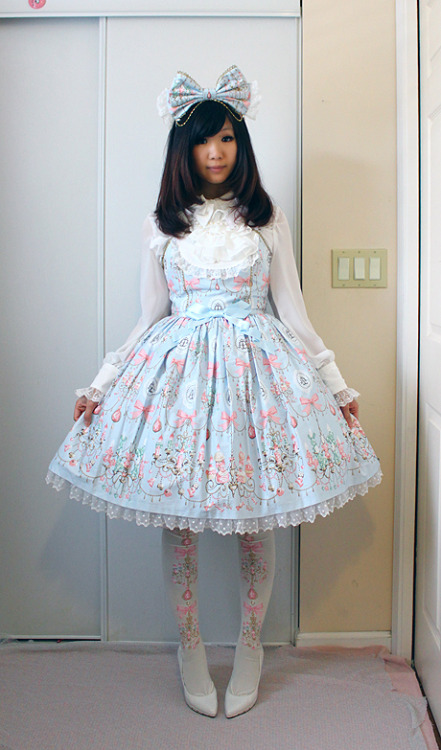 luxxxaries:  sweetie chandelier *^* 
