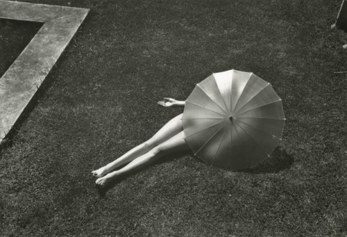 misterdoor: Martin Munkacsi, Nude with Parasol, Harper’s Bazaar, July, 1935.