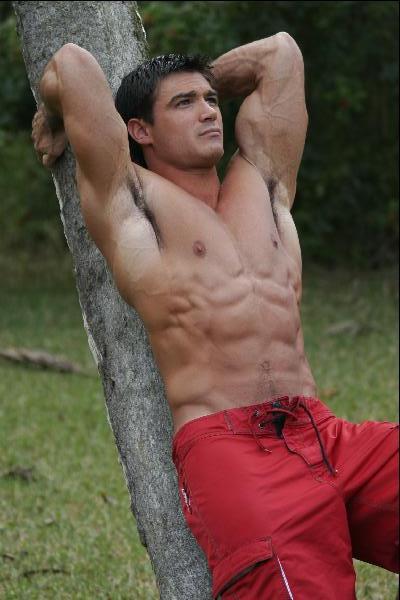 diggin-that-dude:  Aaron Burdsall 