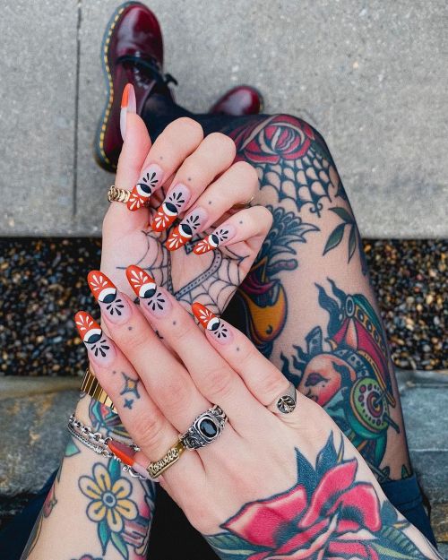worldtattoogallery:Tattooed girl © Anna
