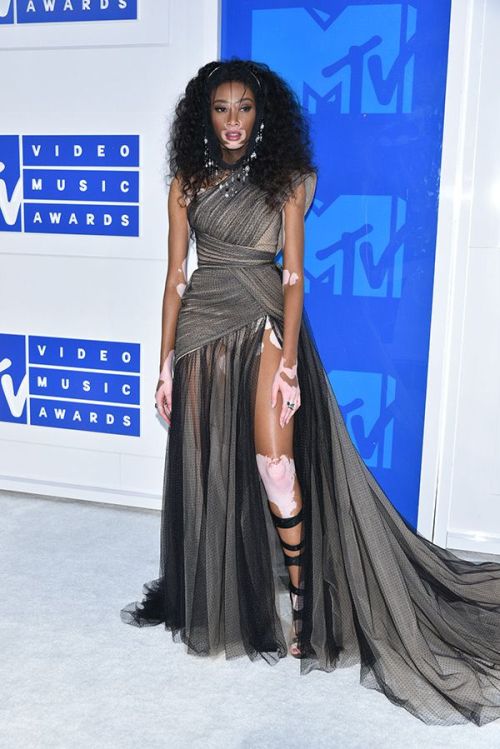 Best dressed celebrities at the VMAs 2016