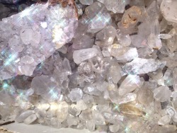 effervescentvibes:  many quartz crystals